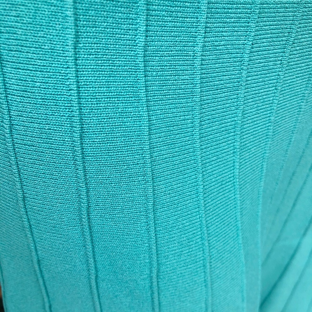 Beautiful Teal Skirt - Picture 3 of 6
